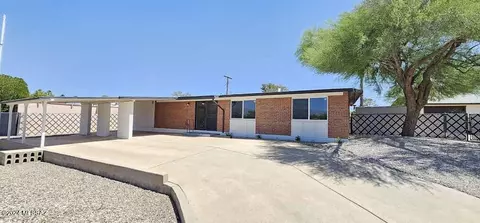 6952 E Oberlin Dr, Tucson, AZ 85710