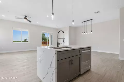 Kitchen - 13609 E Garigans Gulch, Vail, AZ 85641 photo 4 of 4