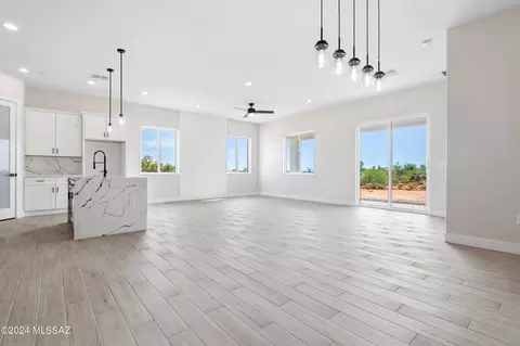 Living - 13609 E Garigans Gulch, Vail, AZ 85641 photo 2 of 5