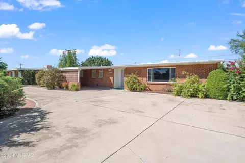 7073 E Calle Betelgeux, Tucson, AZ 85710