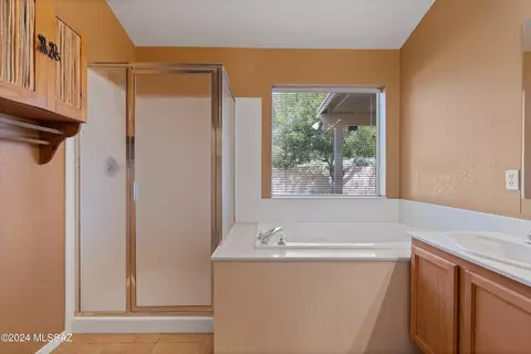 Bath - 9325 E Carmel Dr, Tucson, AZ 85747 photo 2 of 3