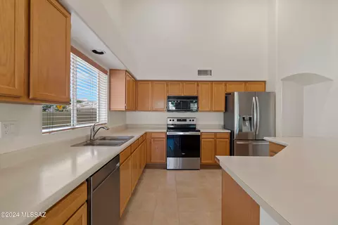 Kitchen - 9325 E Carmel Dr, Tucson, AZ 85747 photo 3 of 4