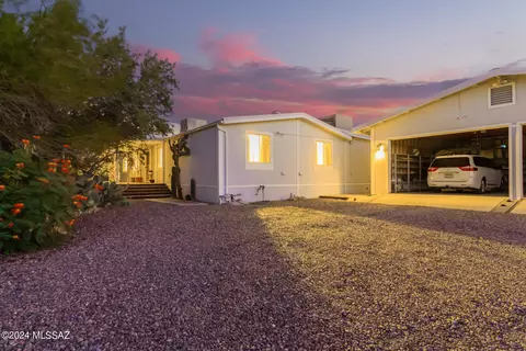 6207 N Van Ark Rd, Tucson, AZ 85743