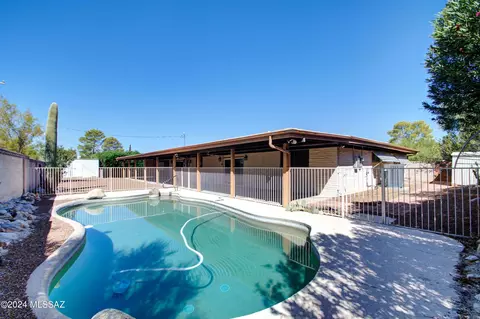 8960 E Harborage Dr, Tucson, AZ 85710