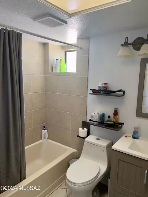 Bath - 9889 E Sabrena Ln, Tucson, AZ 85748 photo 4 of 4