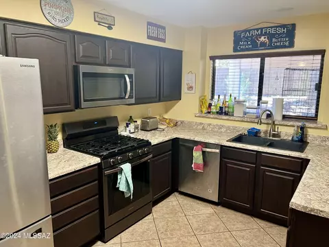 Kitchen - 9889 E Sabrena Ln, Tucson, AZ 85748 photo 1 of 1