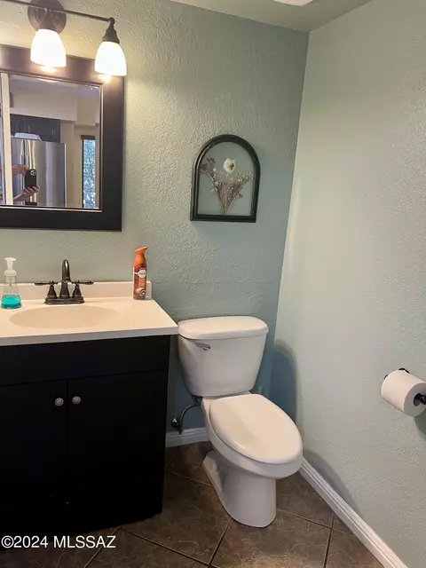 Bath - 9889 E Sabrena Ln, Tucson, AZ 85748 photo 1 of 4