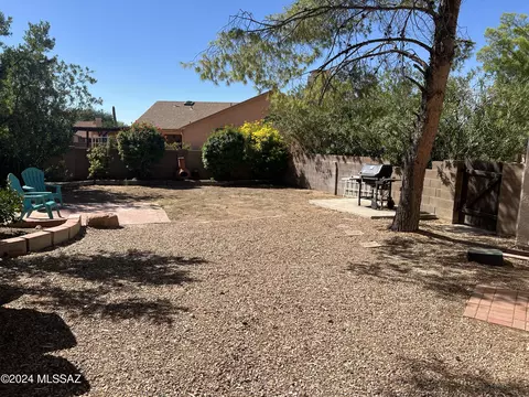 Exterior - 9889 E Sabrena Ln, Tucson, AZ 85748 photo 8 of 9