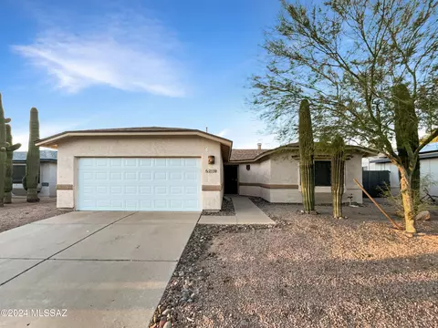 2530 W Fanbrook Rd, Tucson, AZ 85741