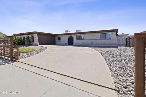 9820 E Mary Dr, Tucson, AZ 85730