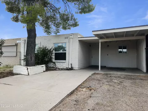 5670 S Holladay Dr, Tucson, AZ 85706
