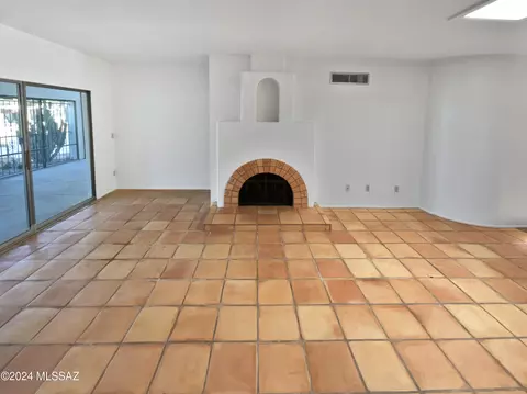 Living - 1621 Va Encanto, Tucson, AZ 85715 photo 2 of 4