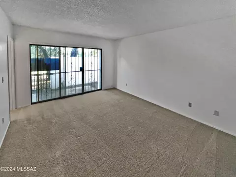Living - 1621 Va Encanto, Tucson, AZ 85715 photo 4 of 4