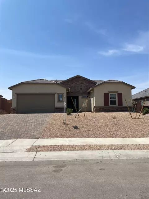 8020 S Bentgrass Ln, Tucson, AZ 85747