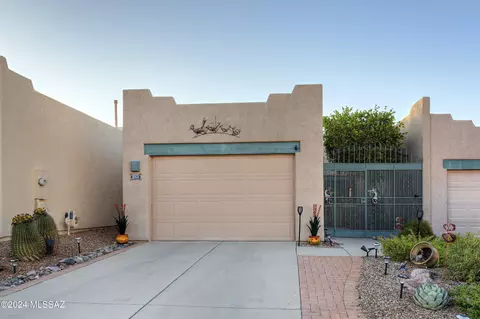 353 N Royal Bell Dr, Green Valley, AZ 85614