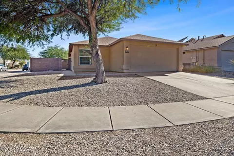 7058 Mitchell Flyer Rd, Tucson, AZ 85730 photo 2