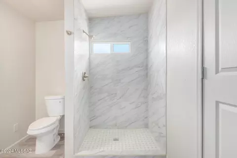 Bath - 6261 E 20th St, Tucson, AZ 85711 photo 3 of 3
