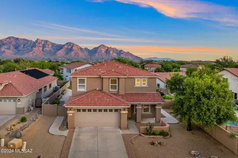 635 W Red Barberry Dr, Oro Valley, AZ 85755
