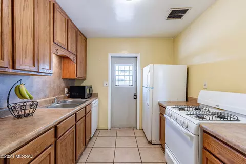 Kitchen - 3444 E Fairmount St, Tucson, AZ 85716 photo 2 of 6