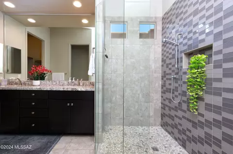 Bath - 8980 E Wright School Loop, Tucson, AZ 85715 photo 2 of 3
