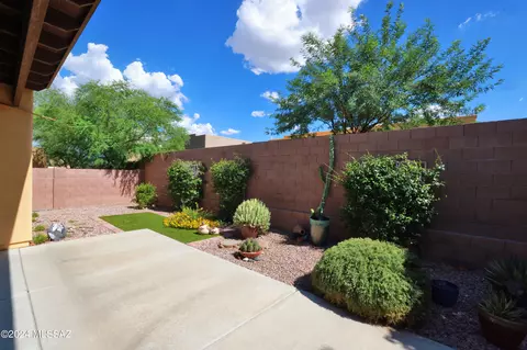 Exterior - 8980 E Wright School Loop, Tucson, AZ 85715 photo 4 of 5