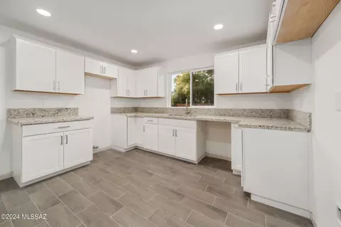 Kitchen - 2525 E Lind Rd, Tucson, AZ 85716 photo 2 of 2