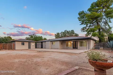 Exterior - 2525 E Lind Rd, Tucson, AZ 85716 photo 2 of 4