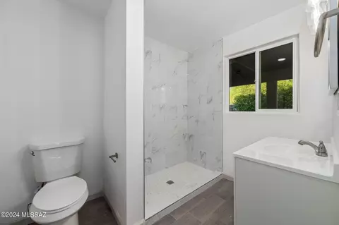 Bath - 2525 E Lind Rd, Tucson, AZ 85716 photo 1 of 4