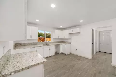 Entry Way - 2525 E Lind Rd, Tucson, AZ 85716 photo 1 of 1