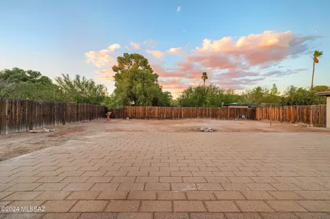 Exterior - 2525 E Lind Rd, Tucson, AZ 85716 photo 4 of 4