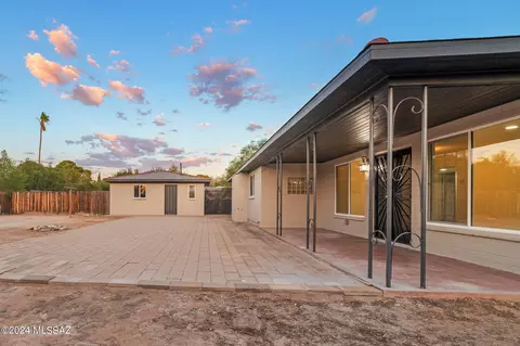 Exterior - 2525 E Lind Rd, Tucson, AZ 85716 photo 3 of 4
