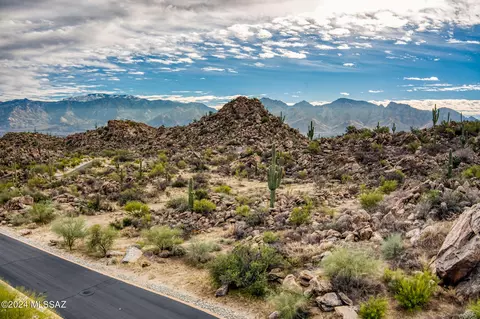 913 W Granite Gorge Dr, Oro Valley, AZ 85755