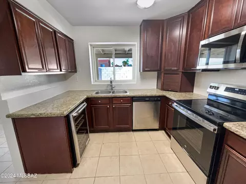 Kitchen - 5310 W Eaglestone Loop, Tucson, AZ 85742 photo 2 of 2