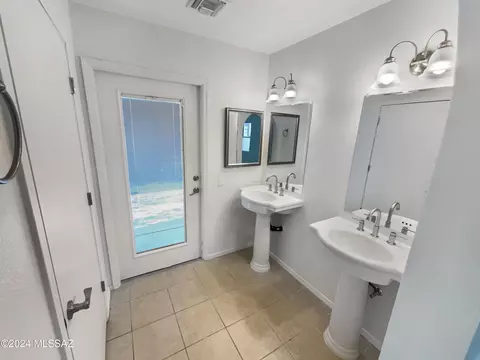 Bath - 5310 W Eaglestone Loop, Tucson, AZ 85742 photo 2 of 3