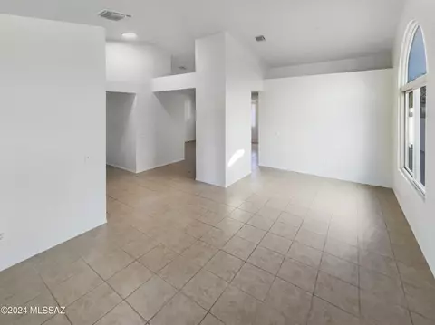 Living - 5310 W Eaglestone Loop, Tucson, AZ 85742 photo 3 of 4
