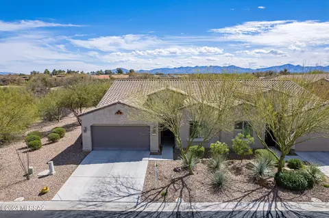 1820 E Barn Swallow Ln, Green Valley, AZ 85614