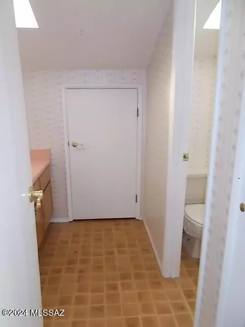 Bath - 3006 W Willow Tree Ln, Willcox, AZ 85643 photo 3 of 3