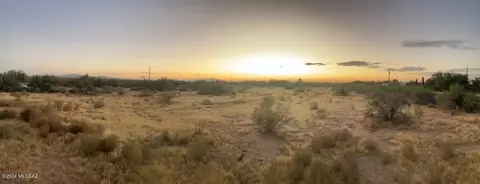 8948 W Snyder Hill Rd, Tucson, AZ 85735
