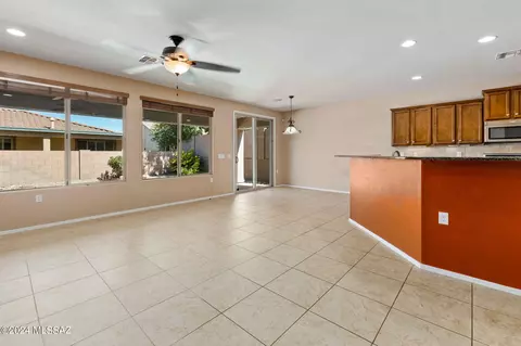 Living - 13899 E Carruthers St, Vail, AZ 85641 photo 6 of 7