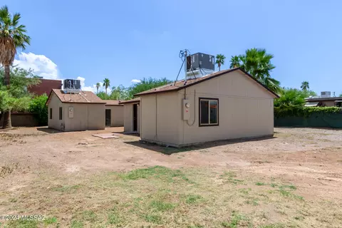 2738 N Sparkman Blvd, Tucson, AZ 85716