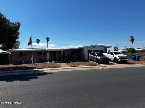 8460 E Vicksburg St, Tucson, AZ 85710
