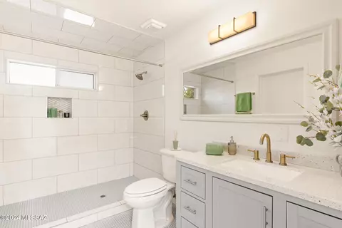 Bath - 2811 E Allen Rd, Tucson, AZ 85716 photo 1 of 6