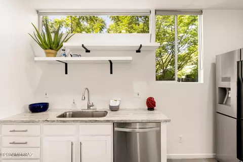 Kitchen - 2811 E Allen Rd, Tucson, AZ 85716 photo 3 of 4