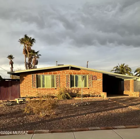 802 W Alturas St, Tucson, AZ 85705