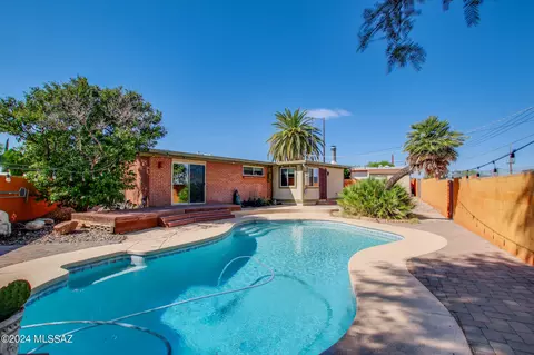 7117 E 17th Pl, Tucson, AZ 85710