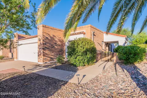 1050 N Avenida Canby, Green Valley, AZ 85614