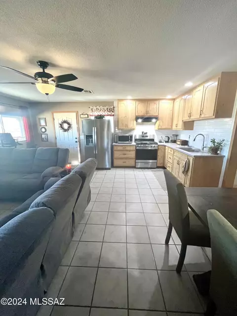Kitchen - 17 Marthas Ln, Elgin, AZ 85611 photo 6 of 6