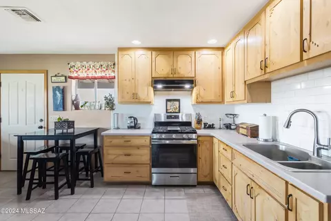 Kitchen - 17 Marthas Ln, Elgin, AZ 85611 photo 1 of 6