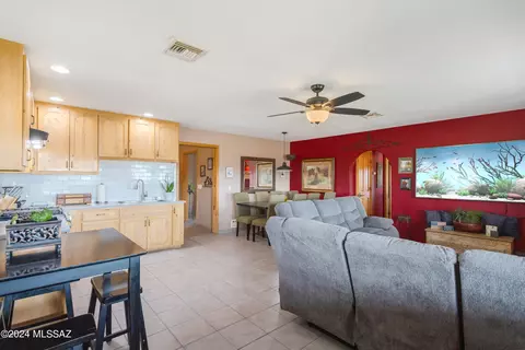 Kitchen - 17 Marthas Ln, Elgin, AZ 85611 photo 4 of 6
