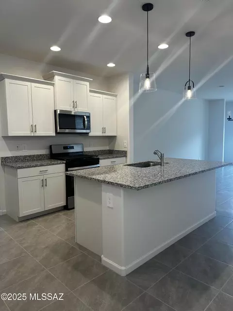 7858 W Sunstill St, Tucson, AZ 85743